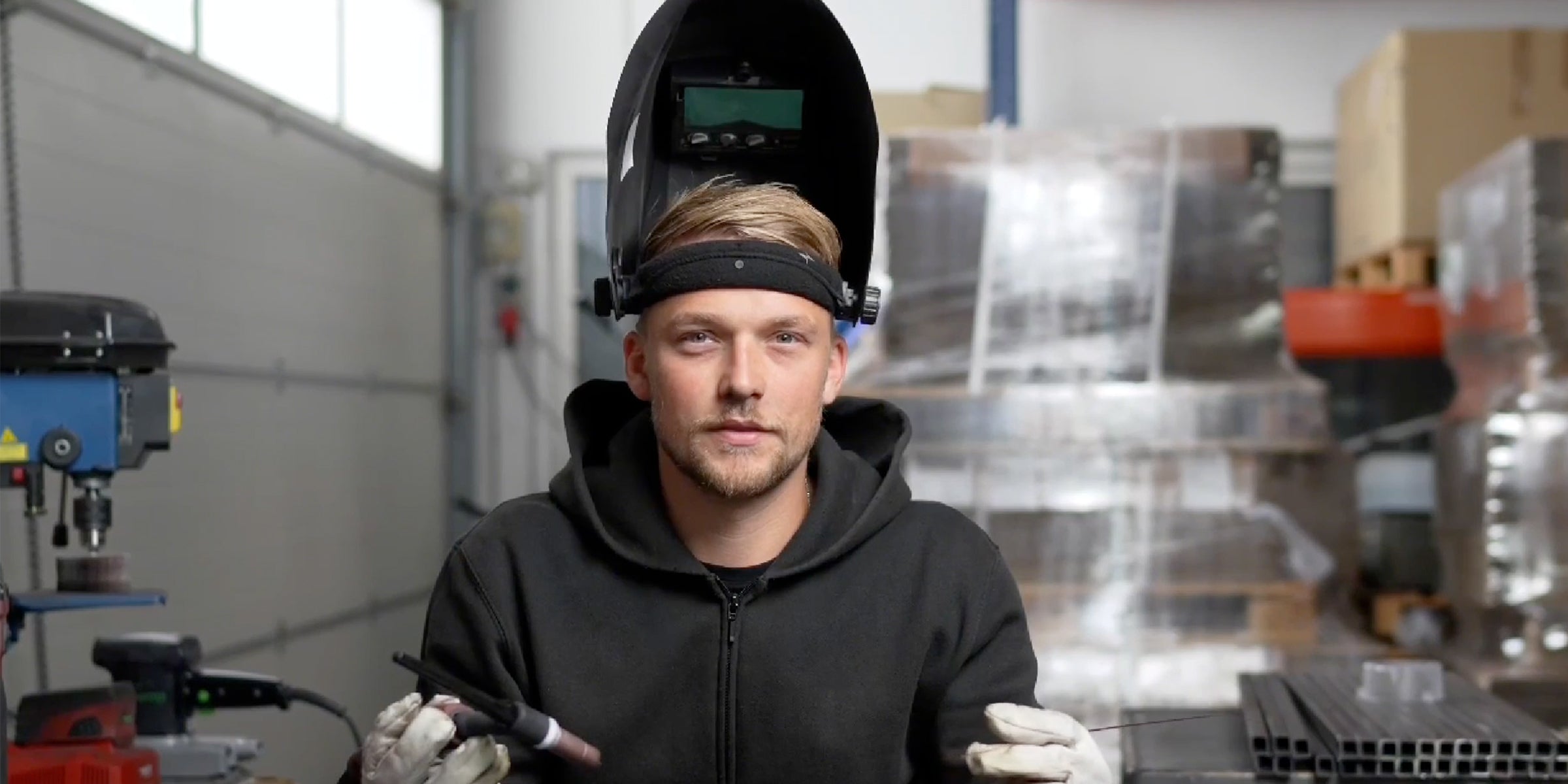 Ein Blick in unsere Werkstatt: So entstehen unsere Möbel aus Stahl