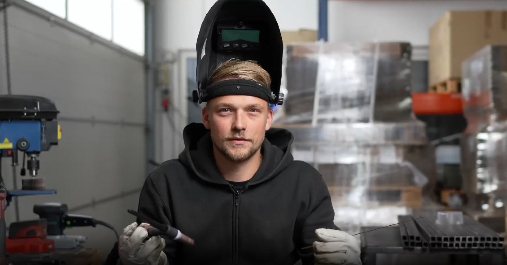 Ein Blick in unsere Werkstatt: So entstehen unsere Möbel aus Stahl