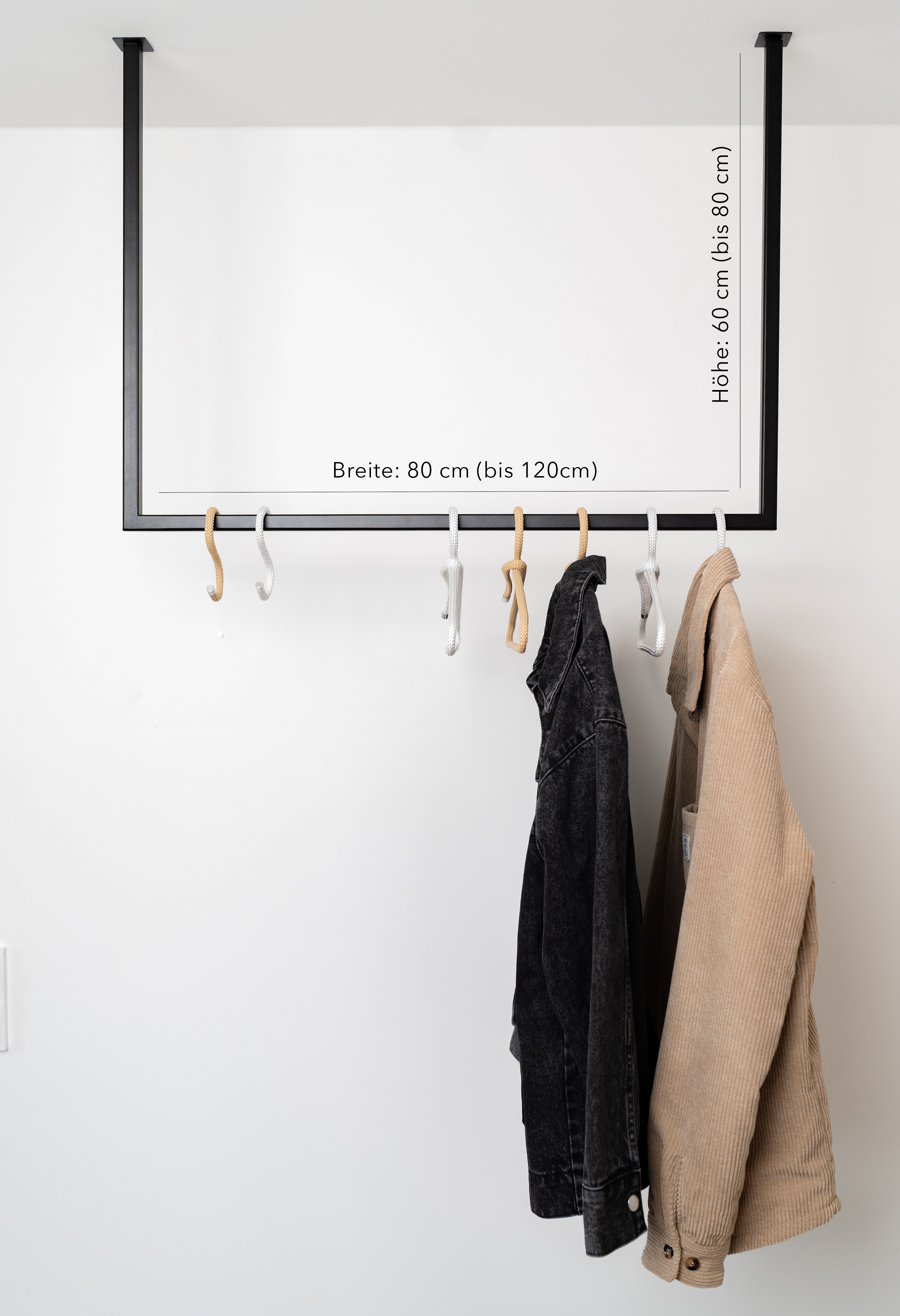 Garderobe in schwarz mit eingezeichneten Maßanagaben
