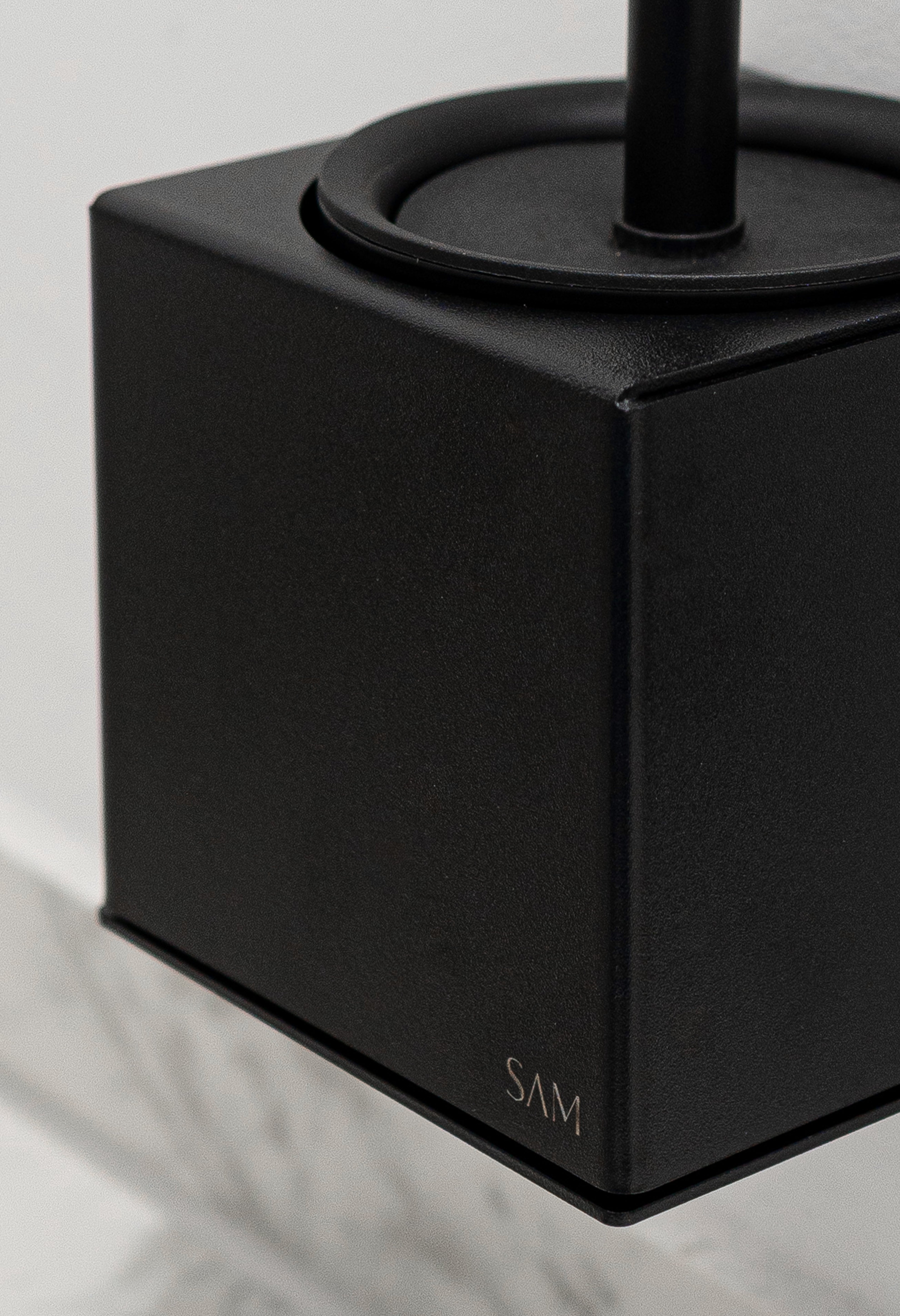 WC-Bürstenhalter LYON zum Kleben ohne Bohren in Farbe Close Up von Pulverbeschichtung und gelsertem SAM logo