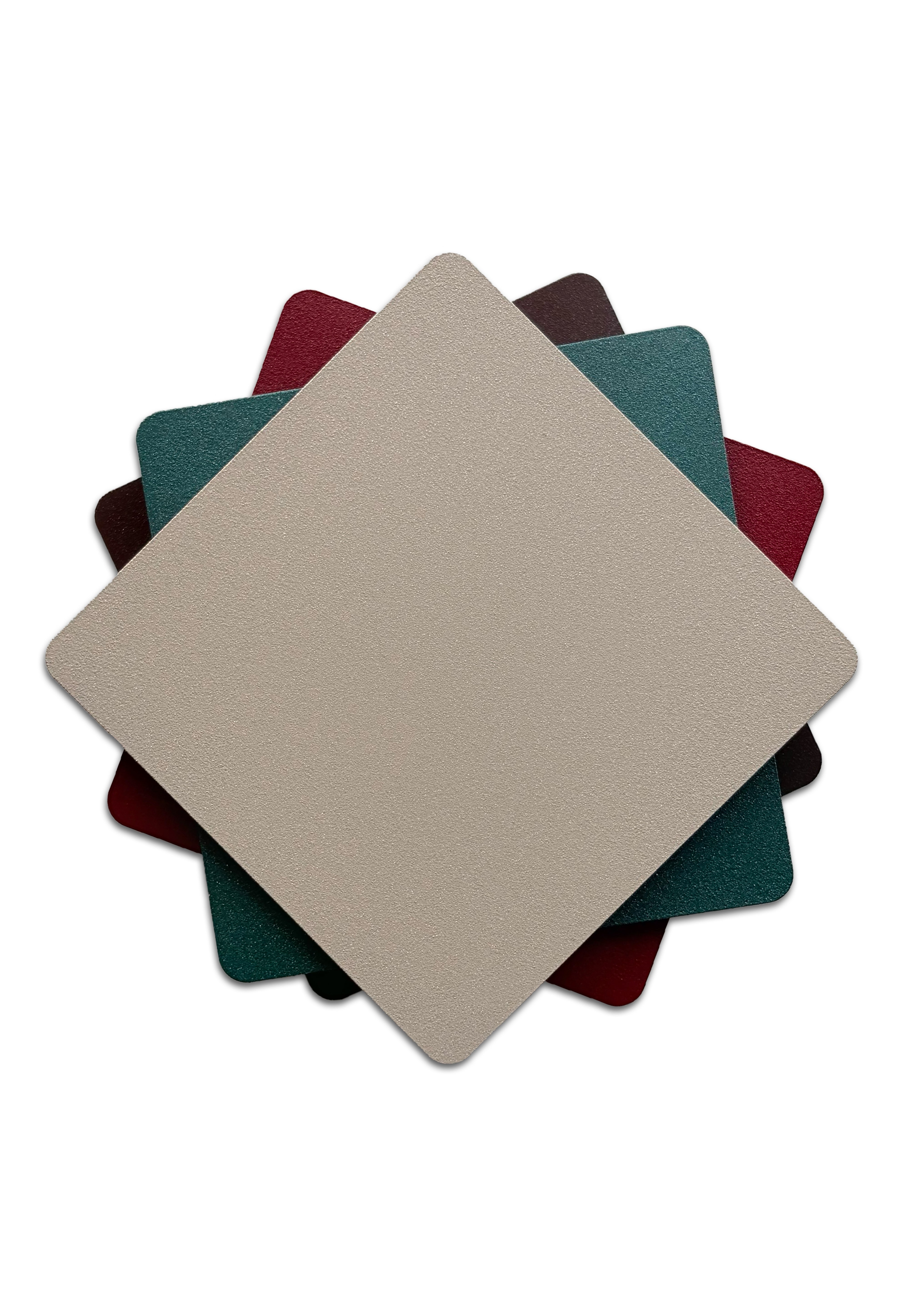Metall-Untersetzer, in quadratischer Form pulverbeschichtet, aufgestapelt in den Farben Champagner, Sparkling Green, Marone und Velvet Red.