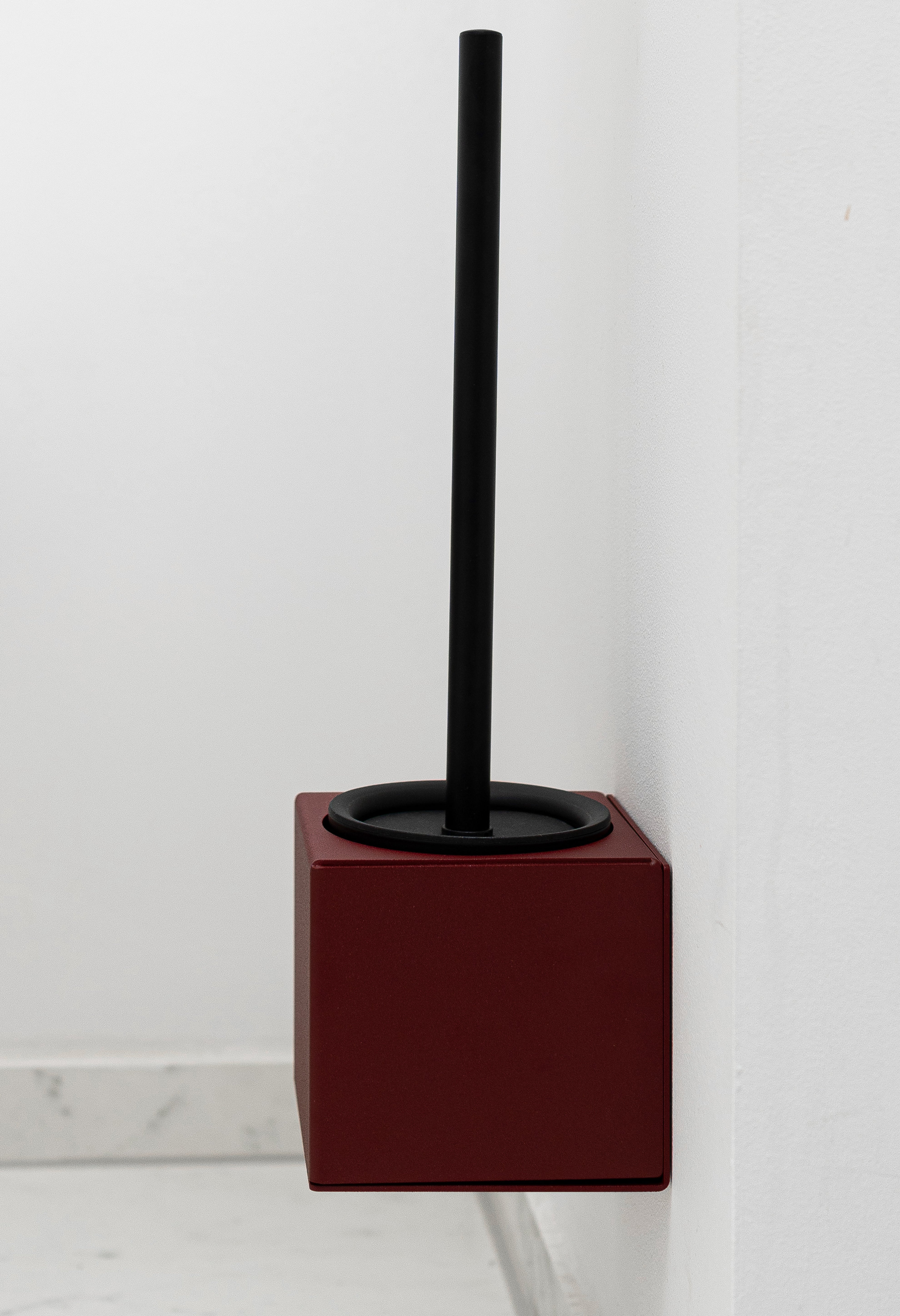 WC-Bürstenhalter LYON zum Kleben ohne Bohren in Farbe Velvet Red seitliche Ansicht